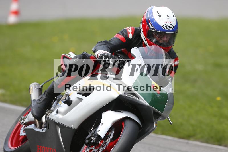 Archiv-2025/53 16.09.2025 Track Day Domi Aegerter ADR/Gruppe rot/ohne